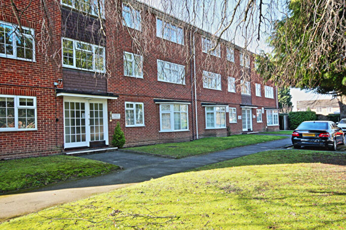 2 Bedroom Flat For Sale In Brooklyn Road, Woking, GU22