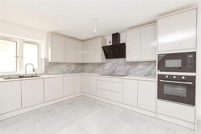 5 Bedroom Semi-Detached House For Sale In Station Approach, Whyteleafe, Surrey, CR3