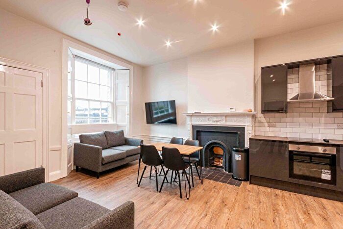 5 Bedroom Flat To Rent In L – Bank Street, Edinburgh, EH1