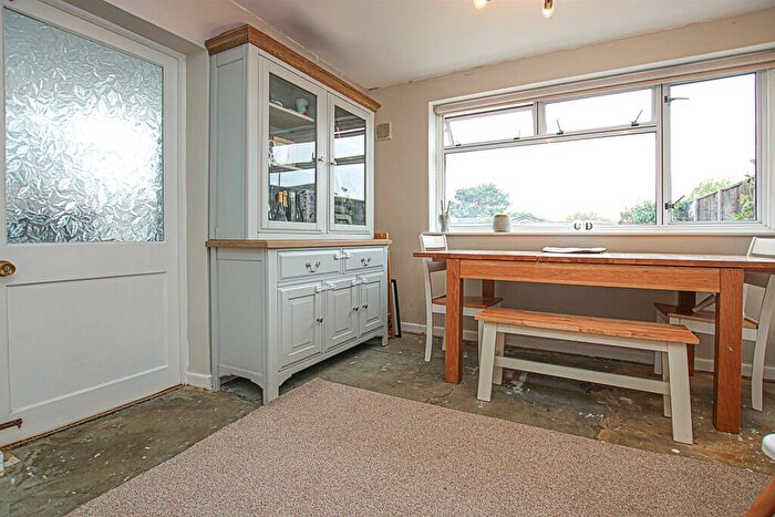 3 Bedroom Detached Bungalow For Sale In Melrose Gardens, Newmarket, CB8