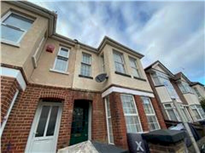 6 Bedroom House To Rent In Burlington Road, SO15