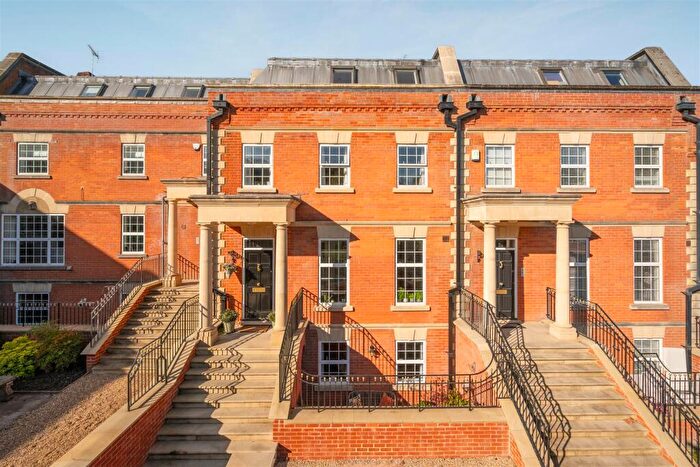 6 Bedroom Town House For Sale In Princess Gate, Sunninghill, SL5