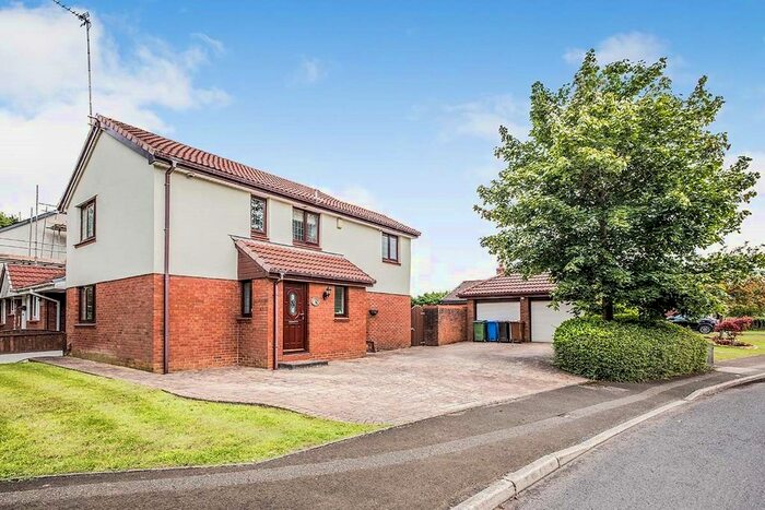 3 Bedroom Detached House To Rent In Hollow Vale Drive, Stockport, Greater Manchester, SK5