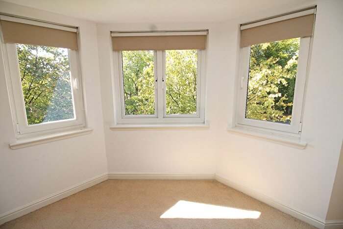 2 Bedroom Flat For Sale In Oakburn Walk, Jamestown, Alexandria, G83