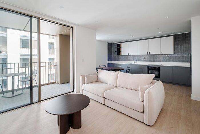 3 Bedroom Flat To Rent In Heart Of Hale, London, N17
