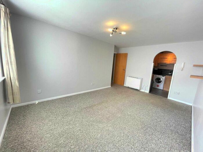 1 Bedroom Flat To Rent In Frobisher Road, Erith, DA8
