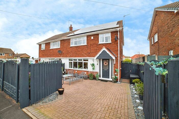 3 Bedroom Semi Detached House For Sale In Cambridge Close, Rainworth, Mansfield, Nottinghamshire, NG21