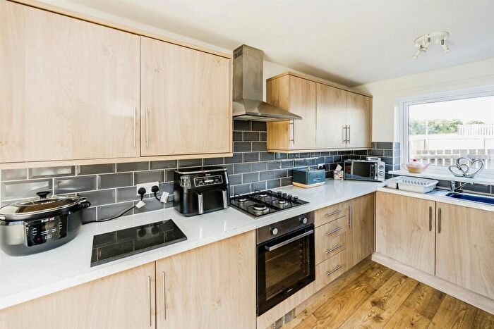 3 Bedroom End Of Terrace House For Sale In Dudley Crescent, Halifax, HX2