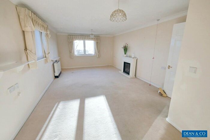 1 Bedroom Flat For Sale In St. Peters Close, Hove, East Sussex, BN3