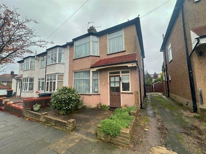 3 Bedroom End Of Terrace House For Sale In Morley Hill, Enfield, EN2