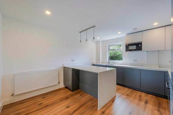 1 Bedroom Flat To Rent In Mill Road, Epsom, KT17