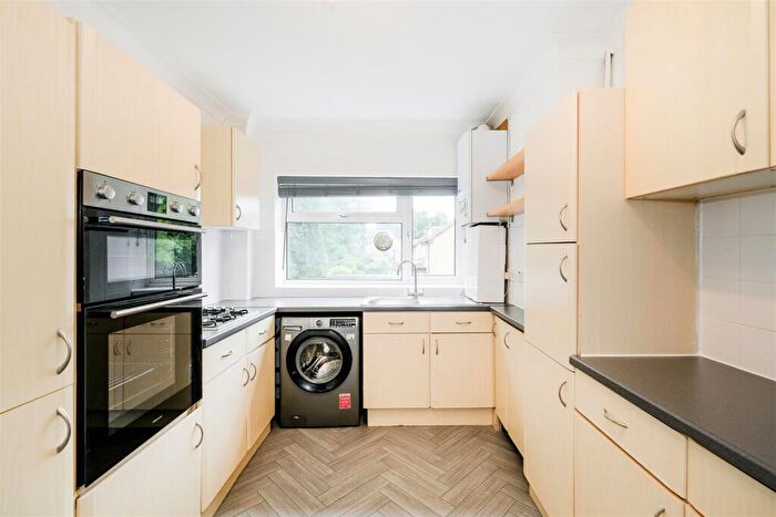 2 Bedroom Flat To Rent In Aldersbrook Road, London, E12
