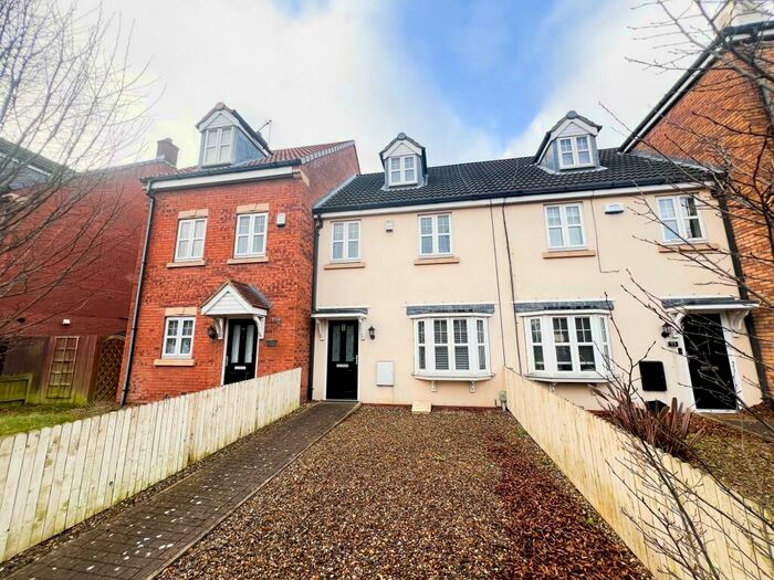 3 Bedroom Town House To Rent In Pools Brook Park, Kingswood, Hull, HU7