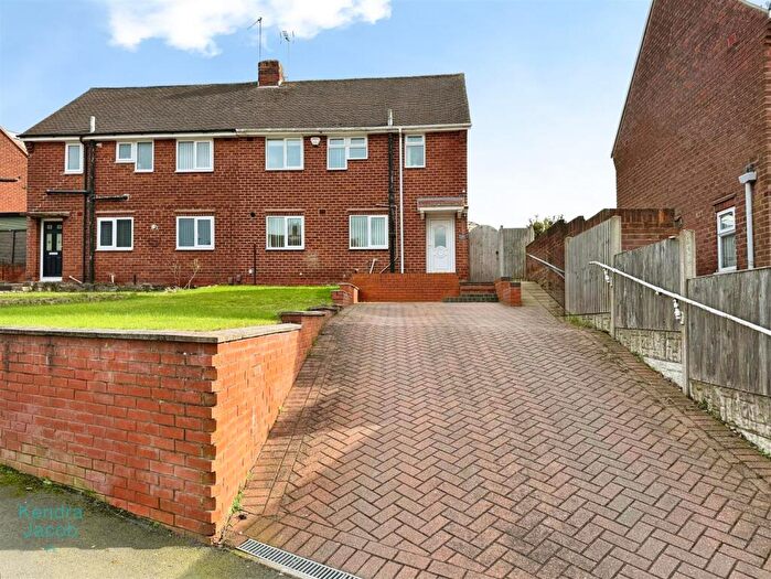 3 Bedroom Semi Detached House For Sale In Plantation Hill, Worksop, S81