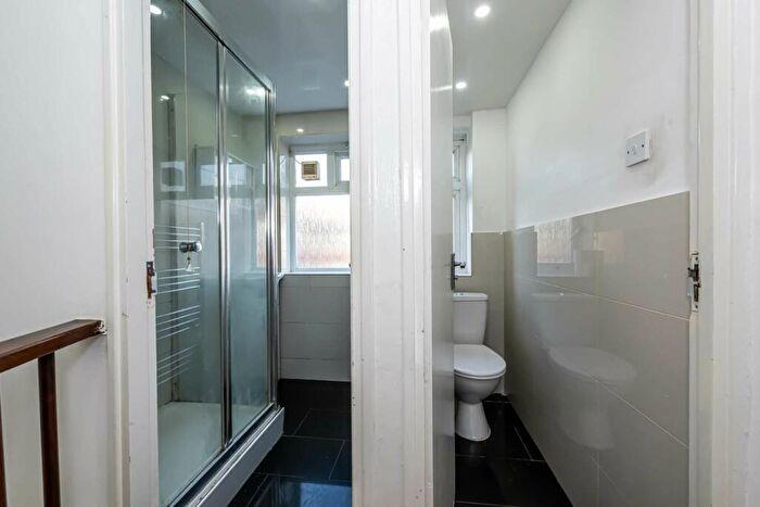 4 Bedroom House To Rent In Olney Road, Kennington, London, SE17