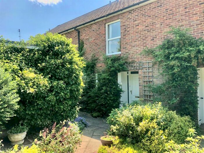 3 Bedroom Terraced House To Rent In Chapel Street, Berkhamsted, HP4