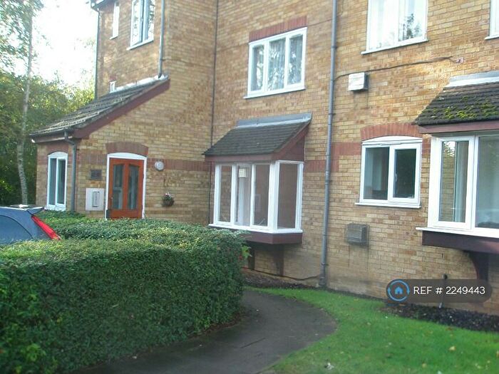 2 Bedroom Flat To Rent In Friern Barnet, London, N11