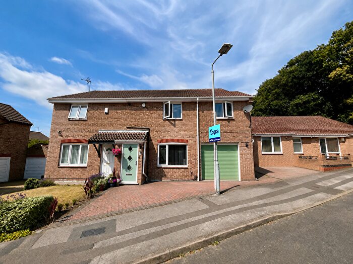 3 Bedroom End Of Terrace House For Sale In Ludgate Close, Nottingham, NG5