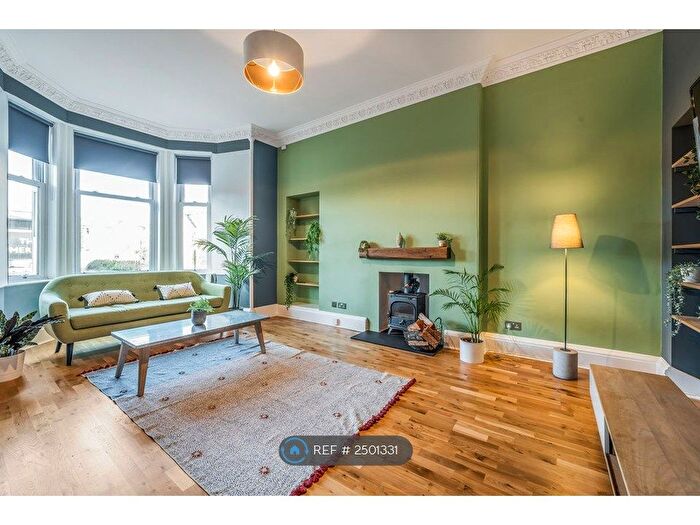 2 Bedroom Flat To Rent In Morningside Road, Edinburgh, EH10