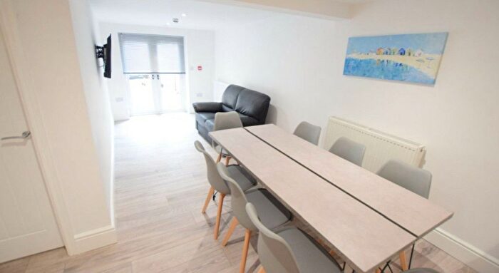 10 Bedroom Semi-Detached House To Rent In Monks Road, Lincoln, LN2