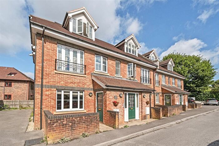 1 Bedroom Flat To Rent In Wey Hill, Haslemere, GU27