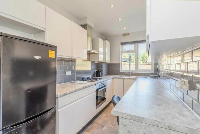 2 Bedroom Flat To Rent In Tulse Hill, London, SW2