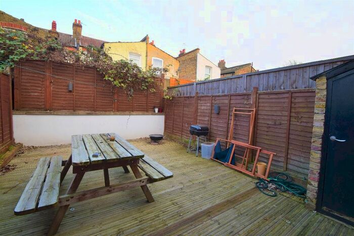 2 Bedroom Flat To Rent In Kellino Street, London, SW17