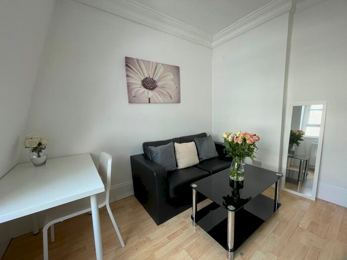 1 Bedroom Flat To Rent In White Horse Street, London, W1J