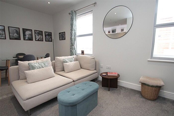 1 Bedroom Flat For Sale In North Square, Knowle, Fareham, Hampshire, PO17