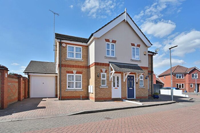 3 Bedroom Semi-Detached House For Sale In Brookmill Close, Bushey, Oxhey Hall, WD19