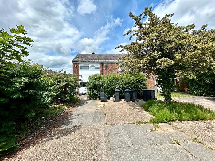 2 Bedroom Property To Rent In Primrose Field, Harlow, CM18