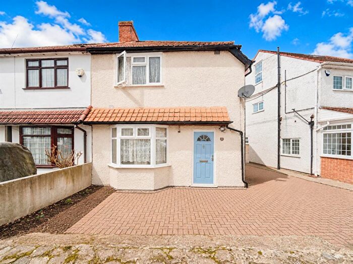 3 Bedroom Semi Detached House For Sale In Walnut Tree Road, Heston, TW5