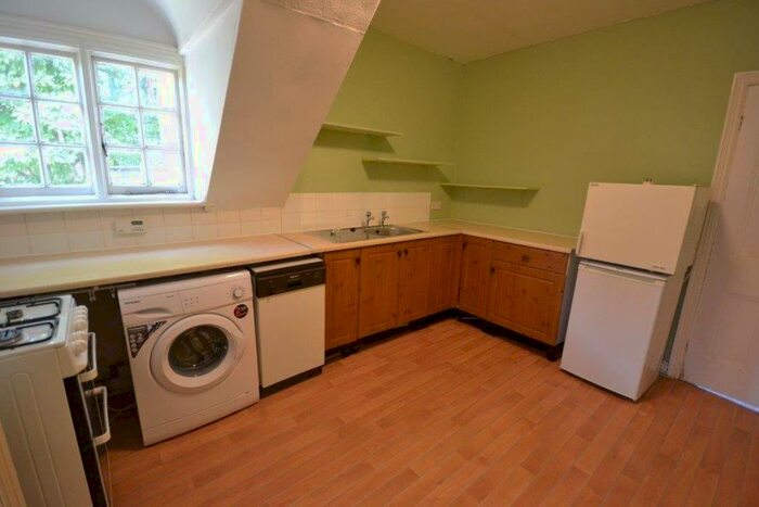 1 Bedroom Flat To Rent In Woodland Avenue, Leicester, LE2