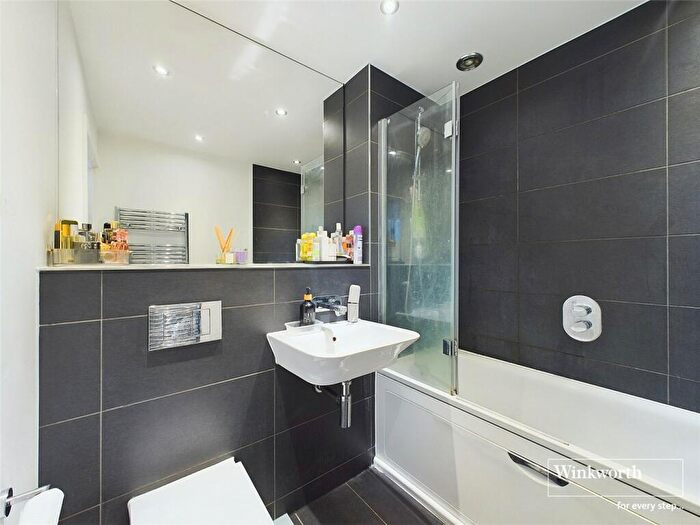 1 Bedroom Apartment For Sale In Drake Way, Reading, Berkshire, RG2