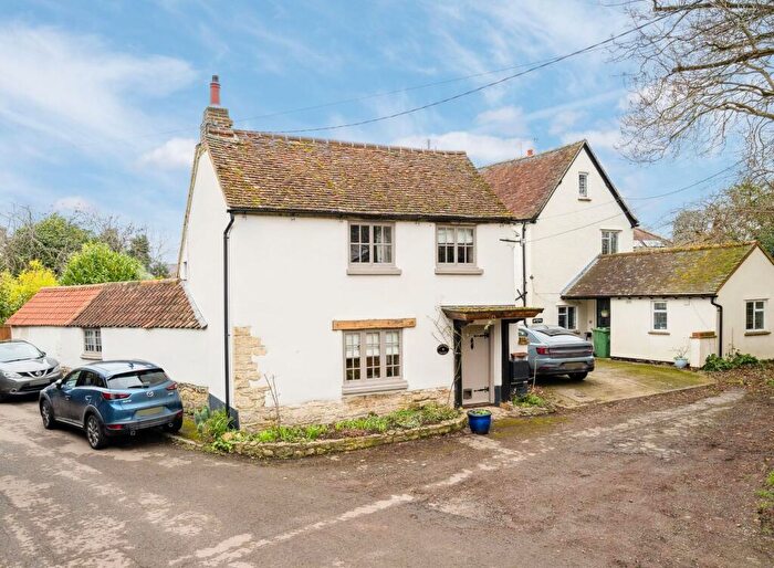 2 Bedroom Cottage For Sale In Gibson Lane, Haddenham, HP17