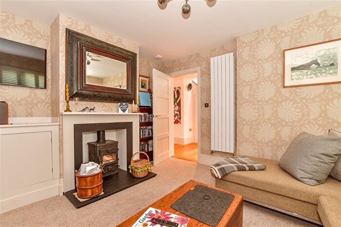 4 Bedroom Bungalow For Sale In The Pinnocks, Pluckley, Ashford, Kent, TN27