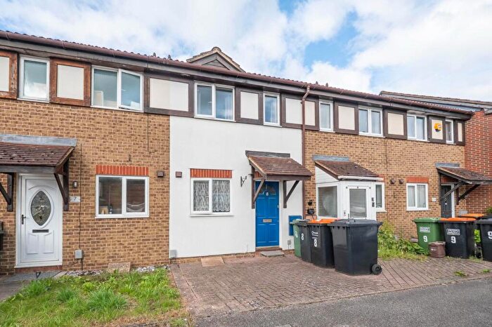 2 Bedroom Terraced House For Sale In Readers Close, Dunstable, Bedfordshire, LU6
