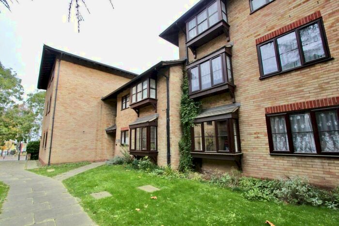 2 Bedroom Flat To Rent In Forest Road, Walthamstow, London, E17