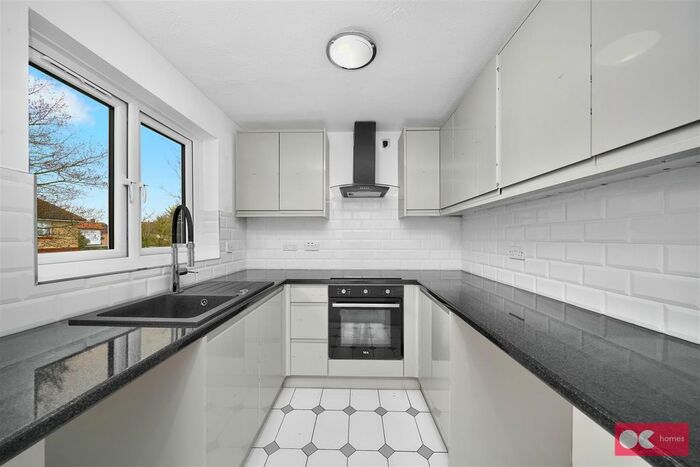 2 Bedroom Flat To Rent In Sparks Close, Dagenham, RM8