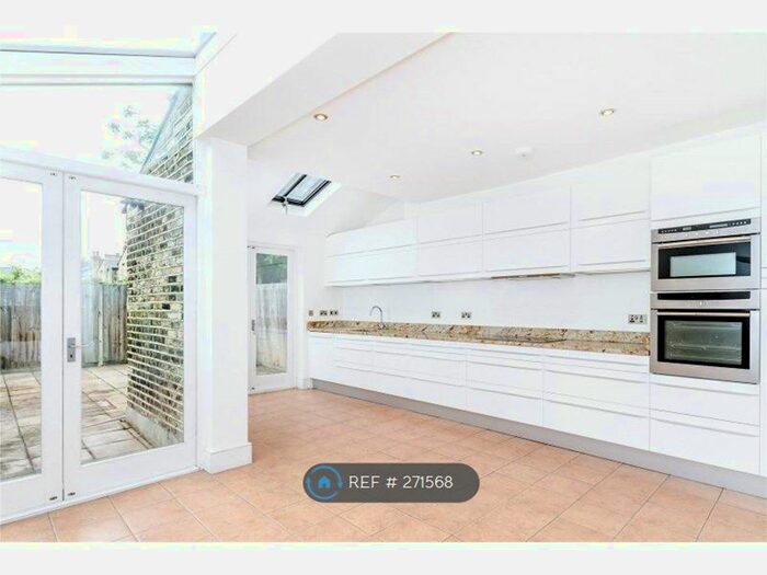 4 Bedroom Terraced House To Rent In Old Woolwich Road, Greenwich, SE10