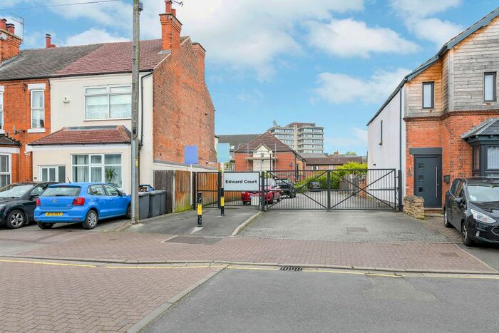 3 Bedroom Flat To Rent In Edward Court, Edward Road, West Bridgford, Nottingham, NG2