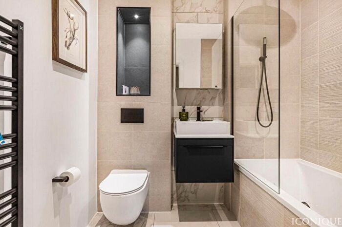 2 Bedroom Flat For Sale In Albert Embankment, London, SE1