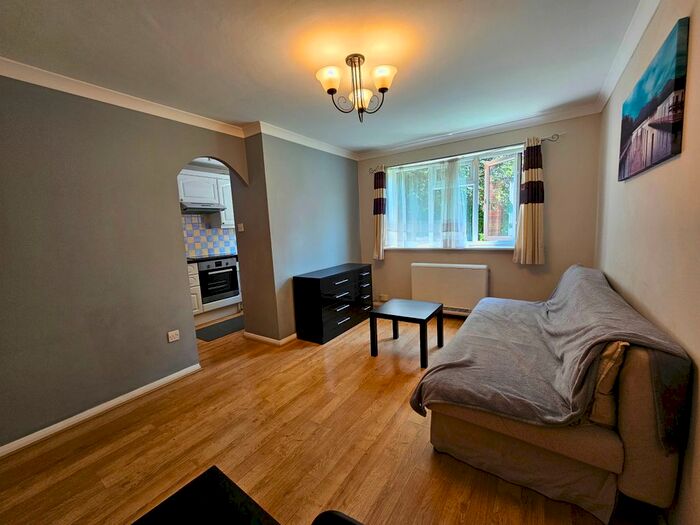1 Bedroom Flat To Rent In Parsonage Road, Grays, RM20