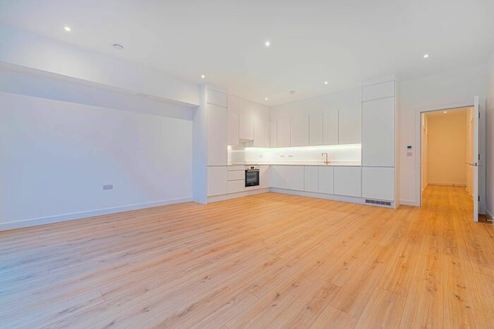 2 Bedroom Flat To Rent In Inglis Road, Ealing, W5