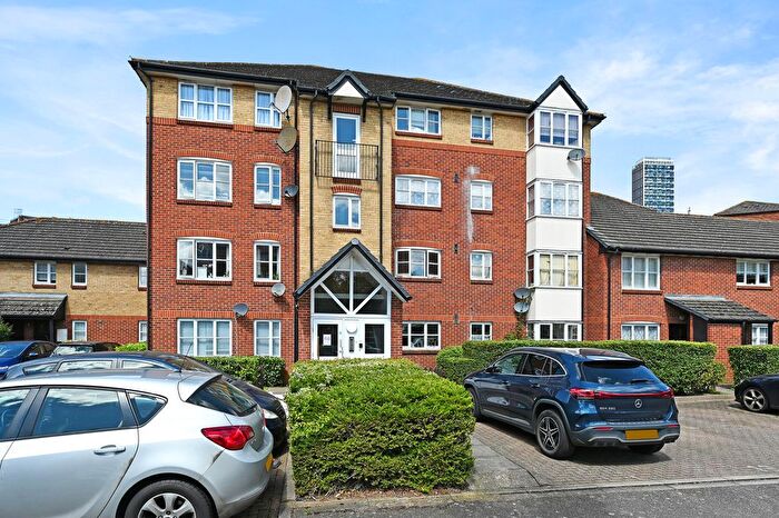 2 Bedroom Flat For Sale In Curtis Drive, London, W3