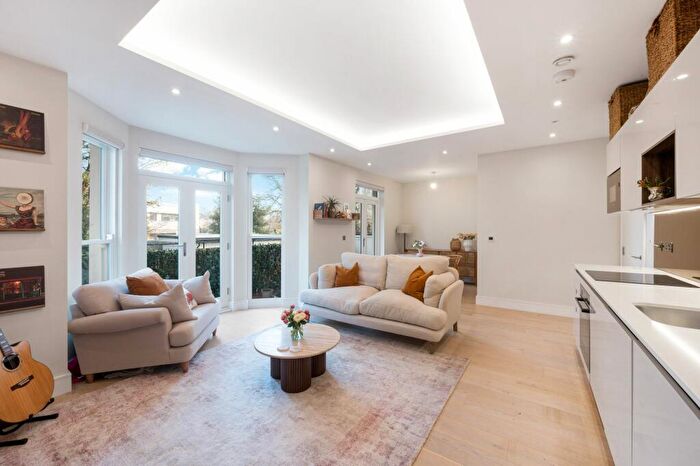 1 Bedroom Flat For Sale In Oak Hill Road, Surbiton, KT6