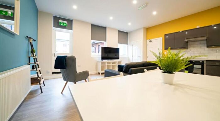 4 Bedroom Flat To Rent In West Street, Sheffield, S1