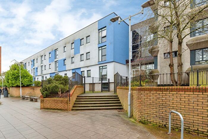 2 Bedroom Flat For Sale In Swingate, Stevenage, SG1