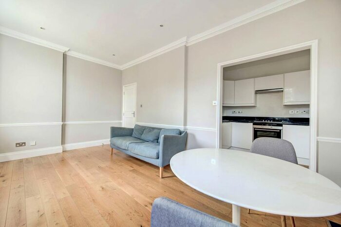 2 Bedroom Flat To Rent In Edith Grove, Chelsea, London, SW10