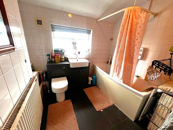 3 Bedroom Terraced House For Sale In Brangbourne Road, Bromley, BR1